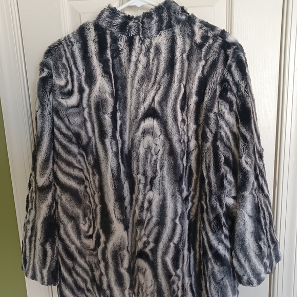 Faux Fur Animal Print Jacket - Picture 3 of 3